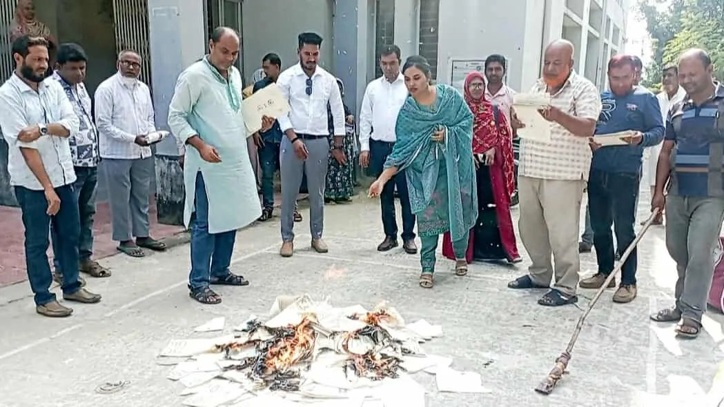 ঘোড়াঘাটে পুড়ানো হলো ১ হাজার ৫০০ দলিল
